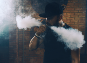 OMS alerta por el auge del vapeo entre adolescentes